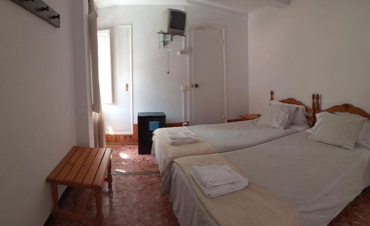 Hostal Fonda Cerdanya ラ・ポブラ・ダ・リリェート エクステリア 写真